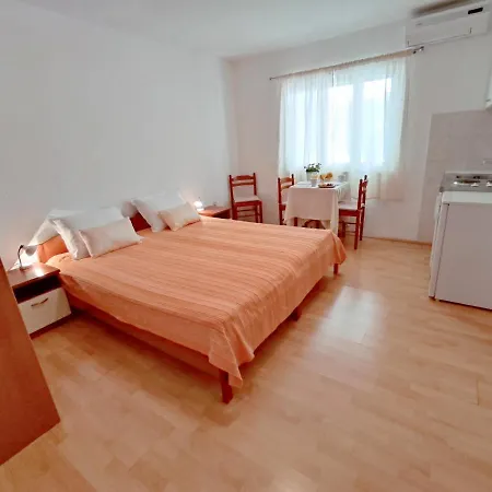 Mila * Baska Voda