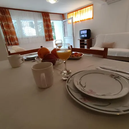 Mila * Baška Voda